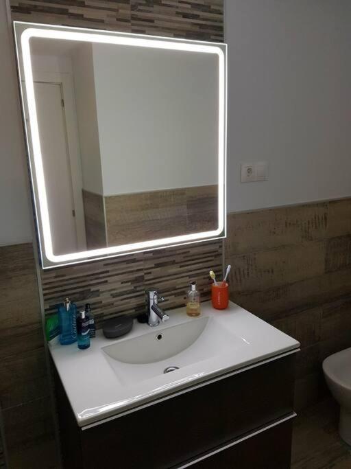 Beautiful Apartment In La Carihuela, Torremolinos Exterior foto