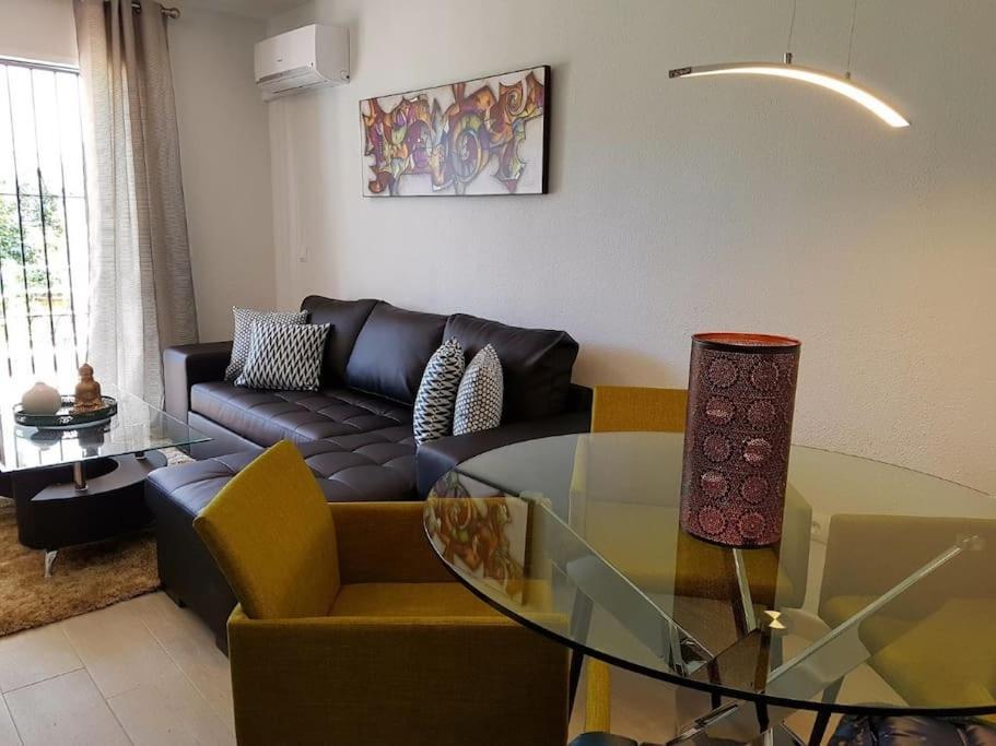 Beautiful Apartment In La Carihuela, Torremolinos Exterior foto