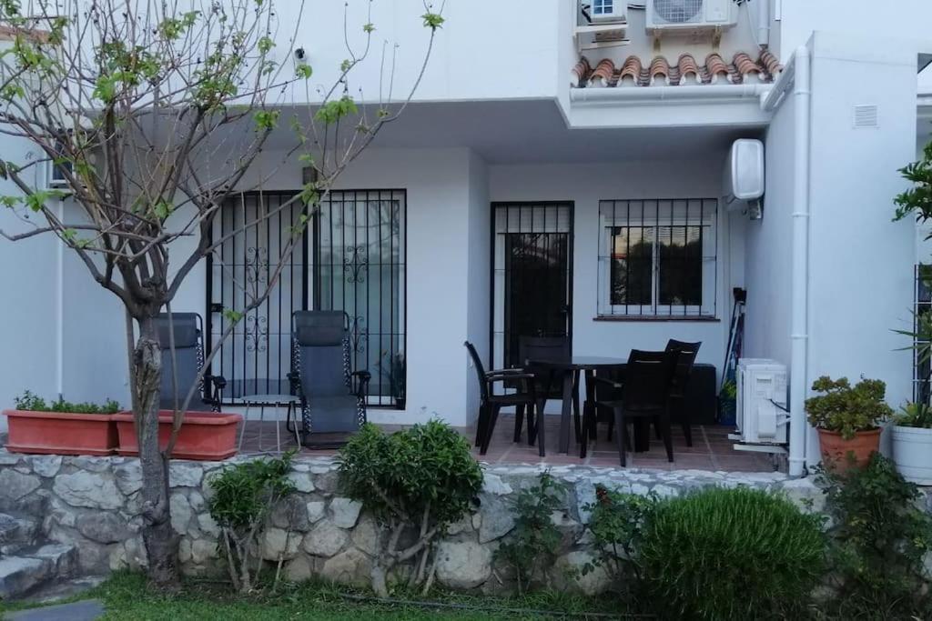 Beautiful Apartment In La Carihuela, Torremolinos Exterior foto